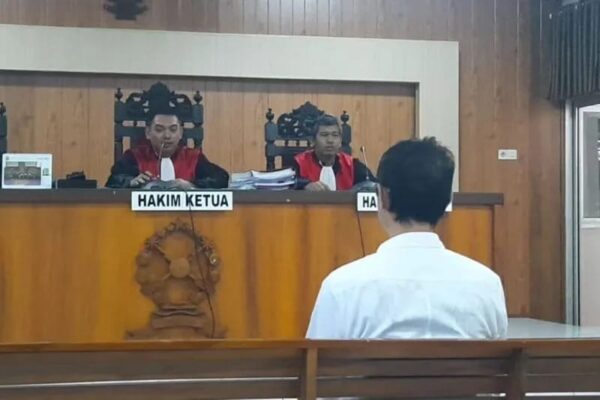 PN Jepara Vonis 7 Bulan Penjara Aktivis Lingkungan Karimunjawa